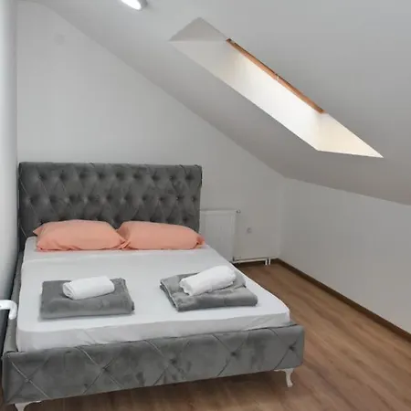 Lägenhet Trpeza Prenociste *